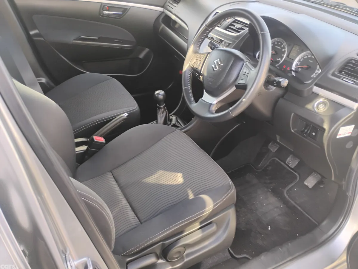 Suzuki Swift Hatchback, Petrol, 2013, Silver