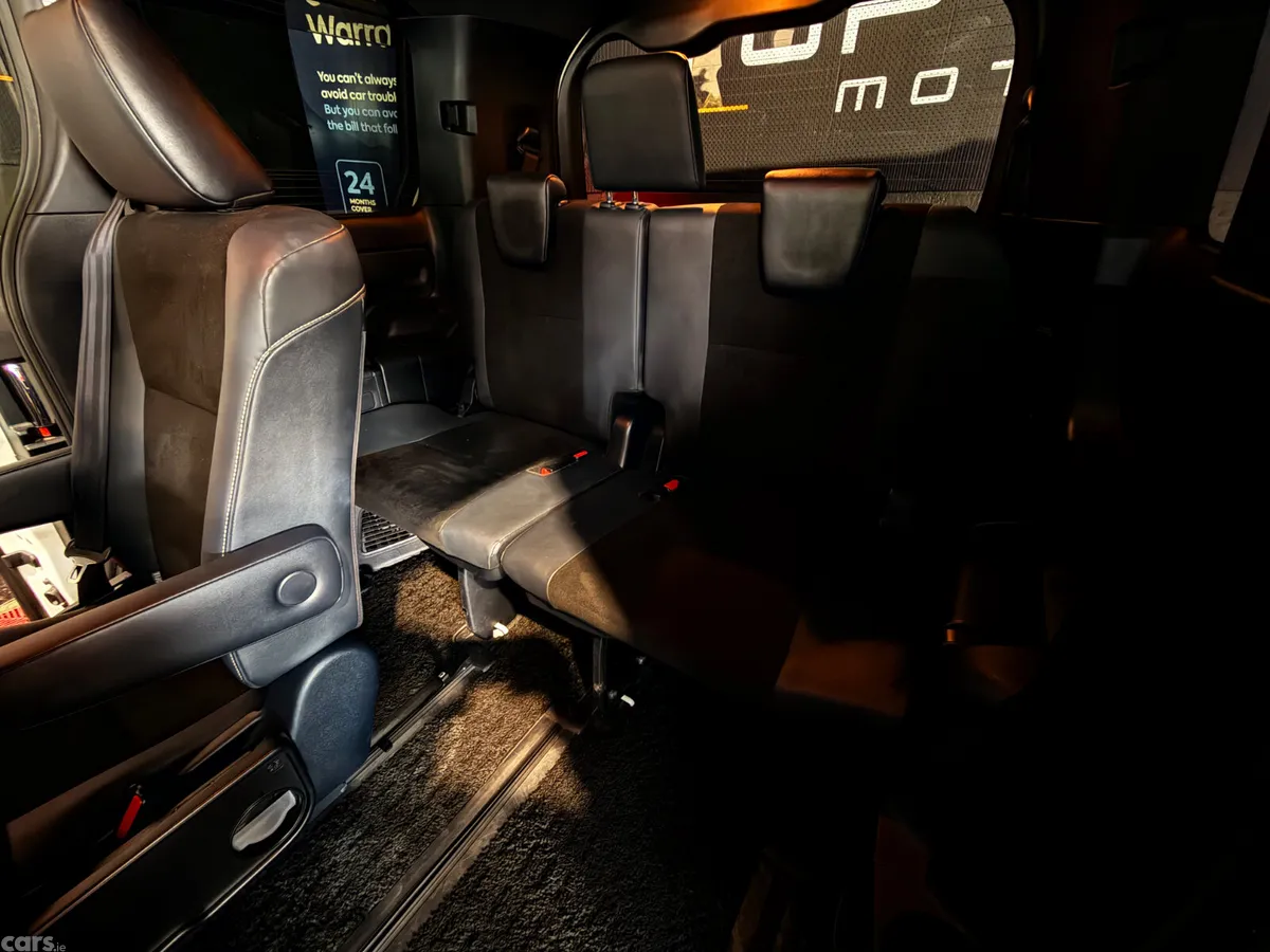 Toyota Noah MPV, Petrol Hybrid, 2019, White