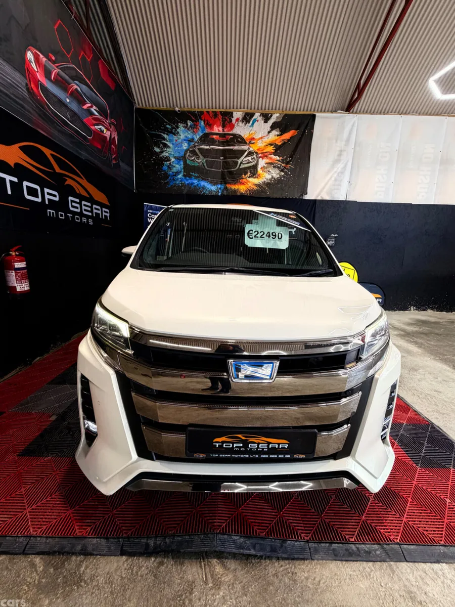 Toyota Noah MPV, Petrol Hybrid, 2019, White