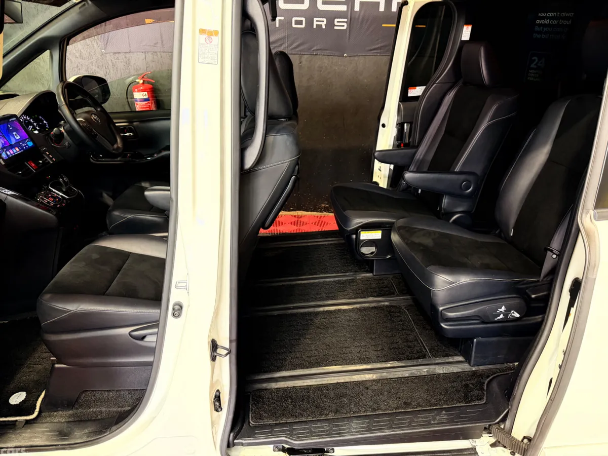 Toyota Noah MPV, Petrol Hybrid, 2019, White