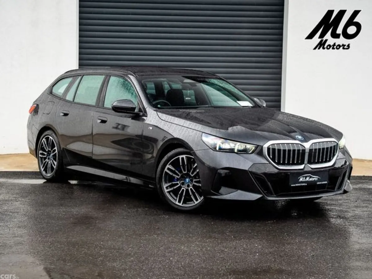 BMW 5-Series Estate, Petrol Plug-in Hybrid, 2024, Grey