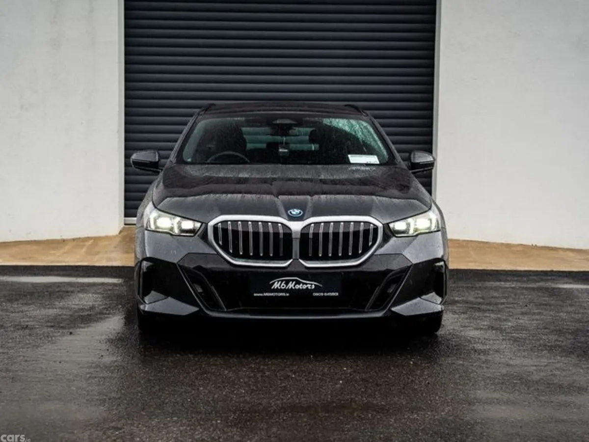 BMW 5-Series Estate, Petrol Plug-in Hybrid, 2024, Grey
