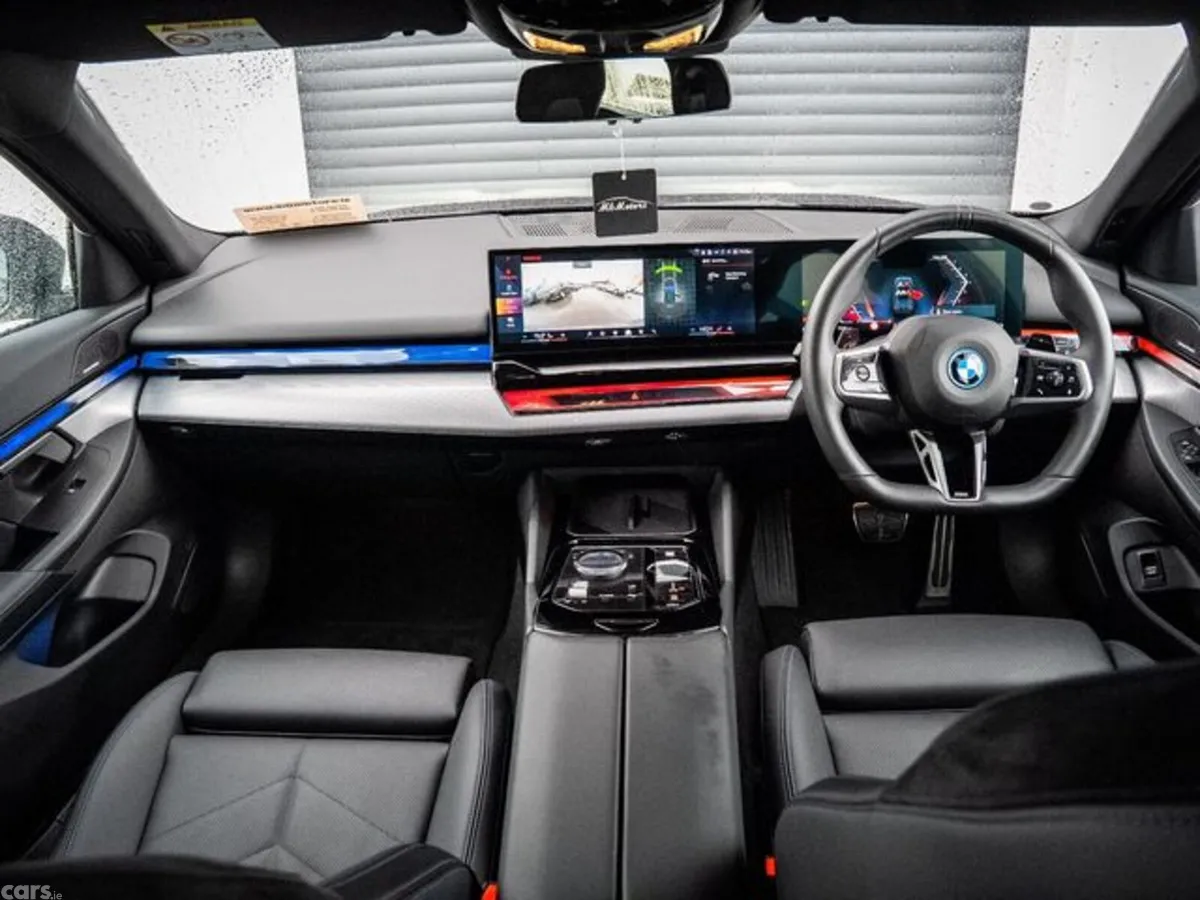 BMW 5-Series Estate, Petrol Plug-in Hybrid, 2024, Grey