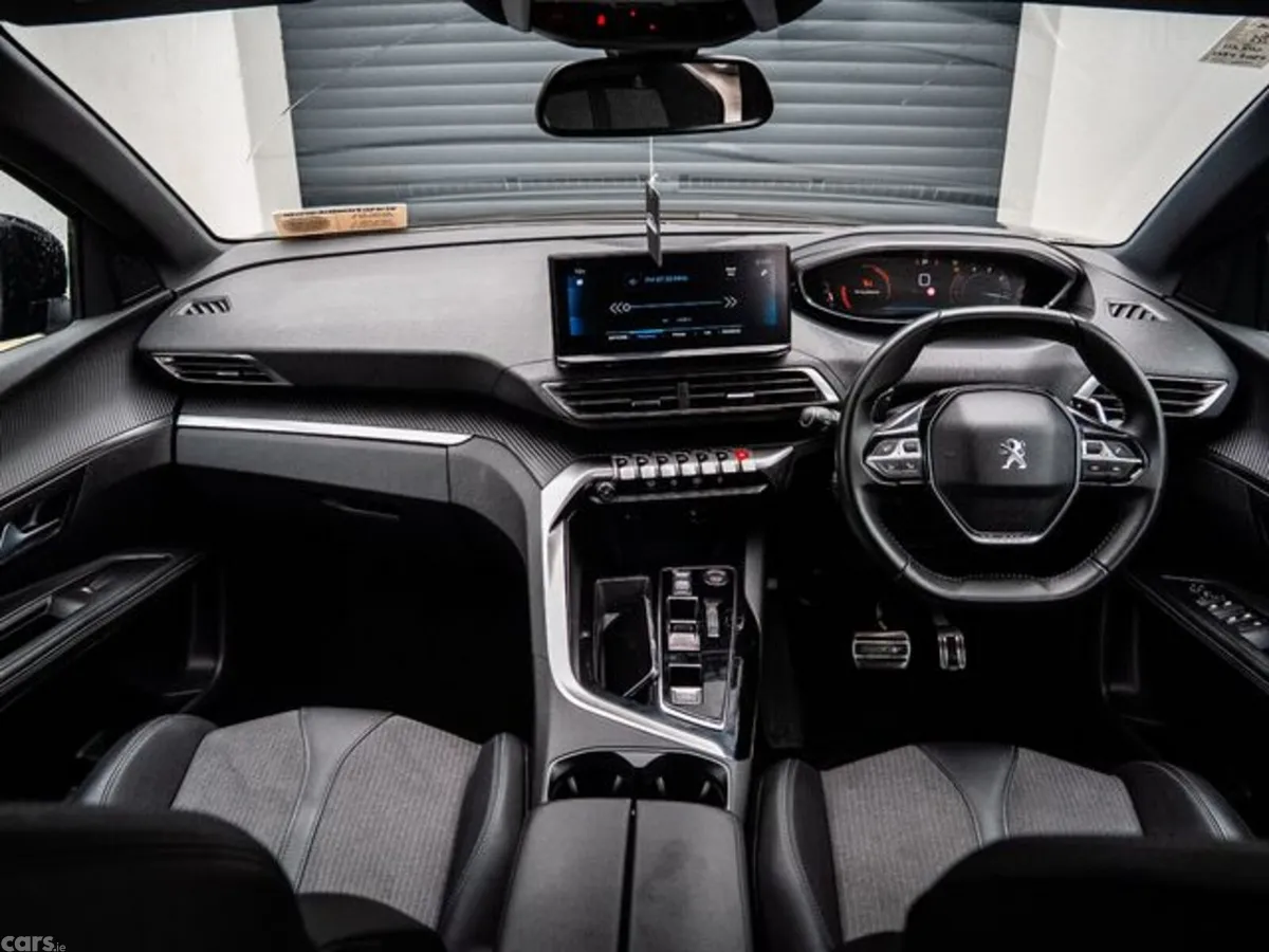 Peugeot 5008 MPV, Diesel, 2024, Grey