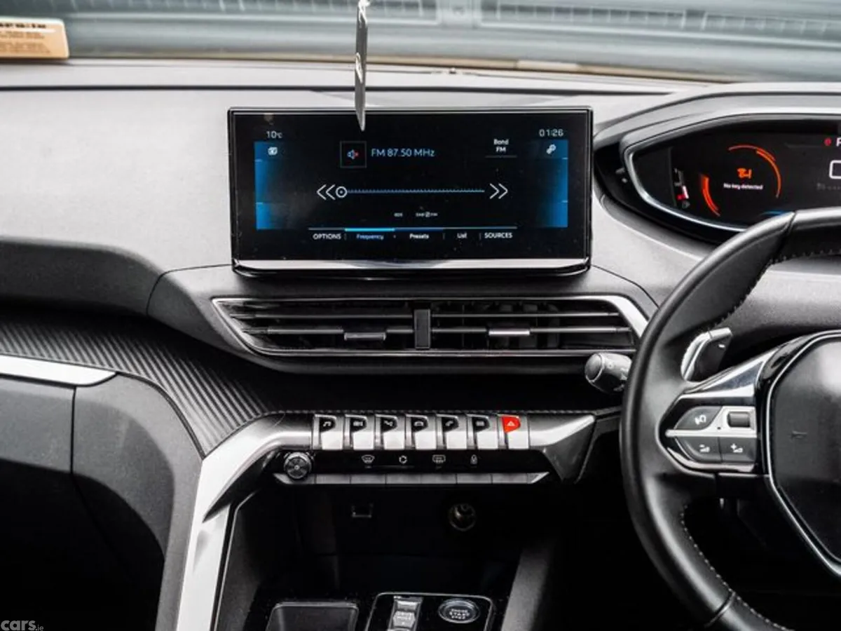 Peugeot 5008 MPV, Diesel, 2024, Grey