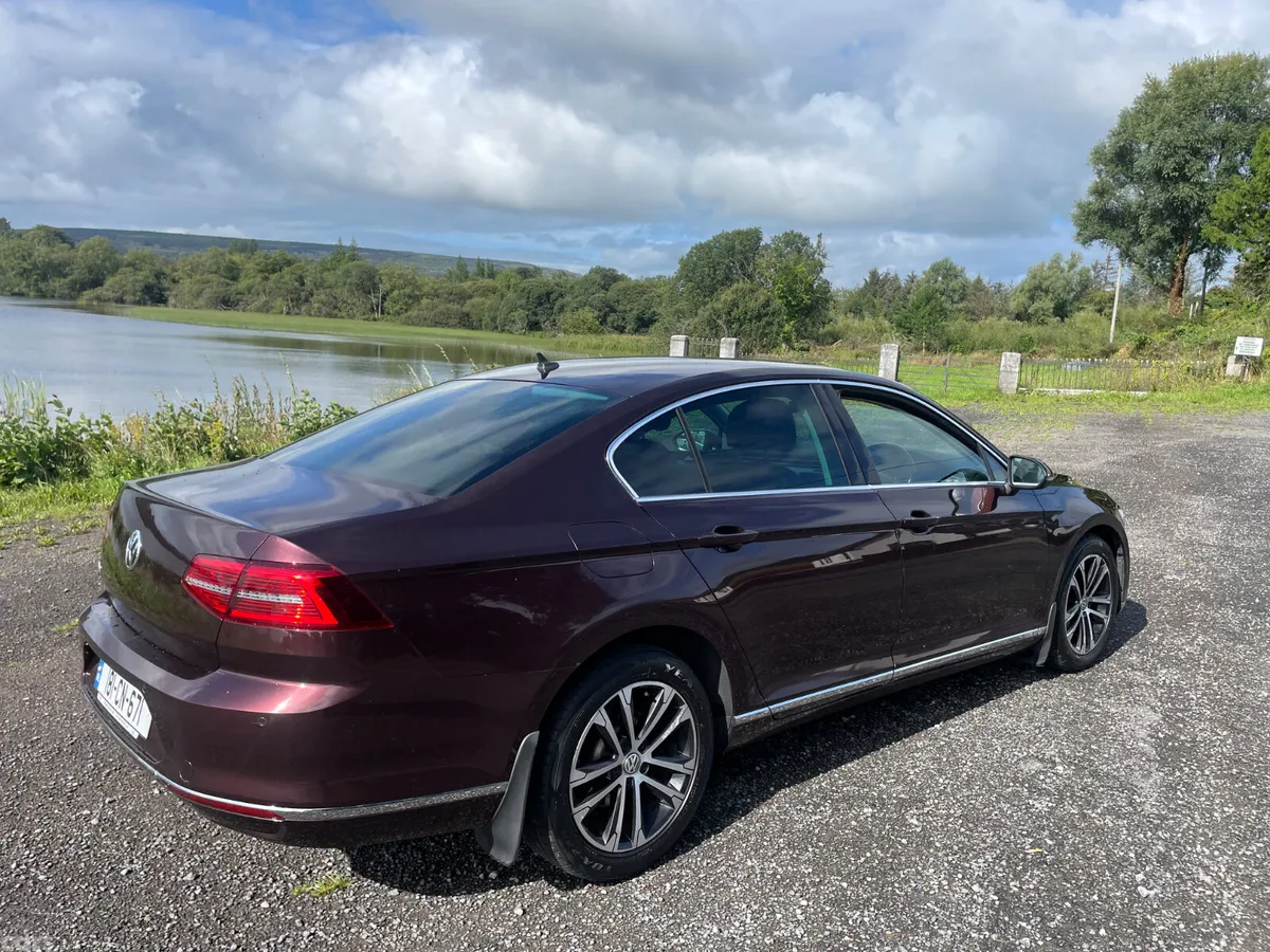 Volkswagen Passat Saloon, Diesel, 2018, Red