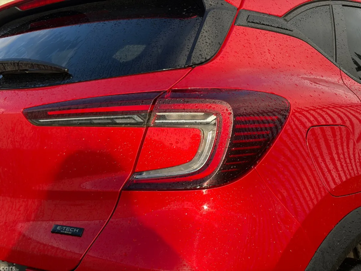 Renault Captur Hatchback, Petrol Hybrid, 2023, Red