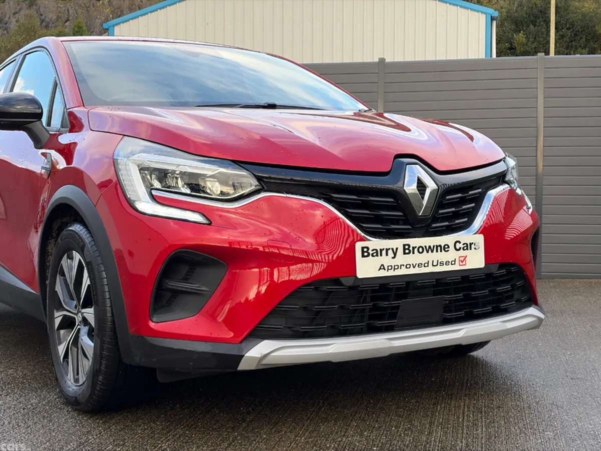 Renault Captur Hatchback, Petrol Hybrid, 2023, Red