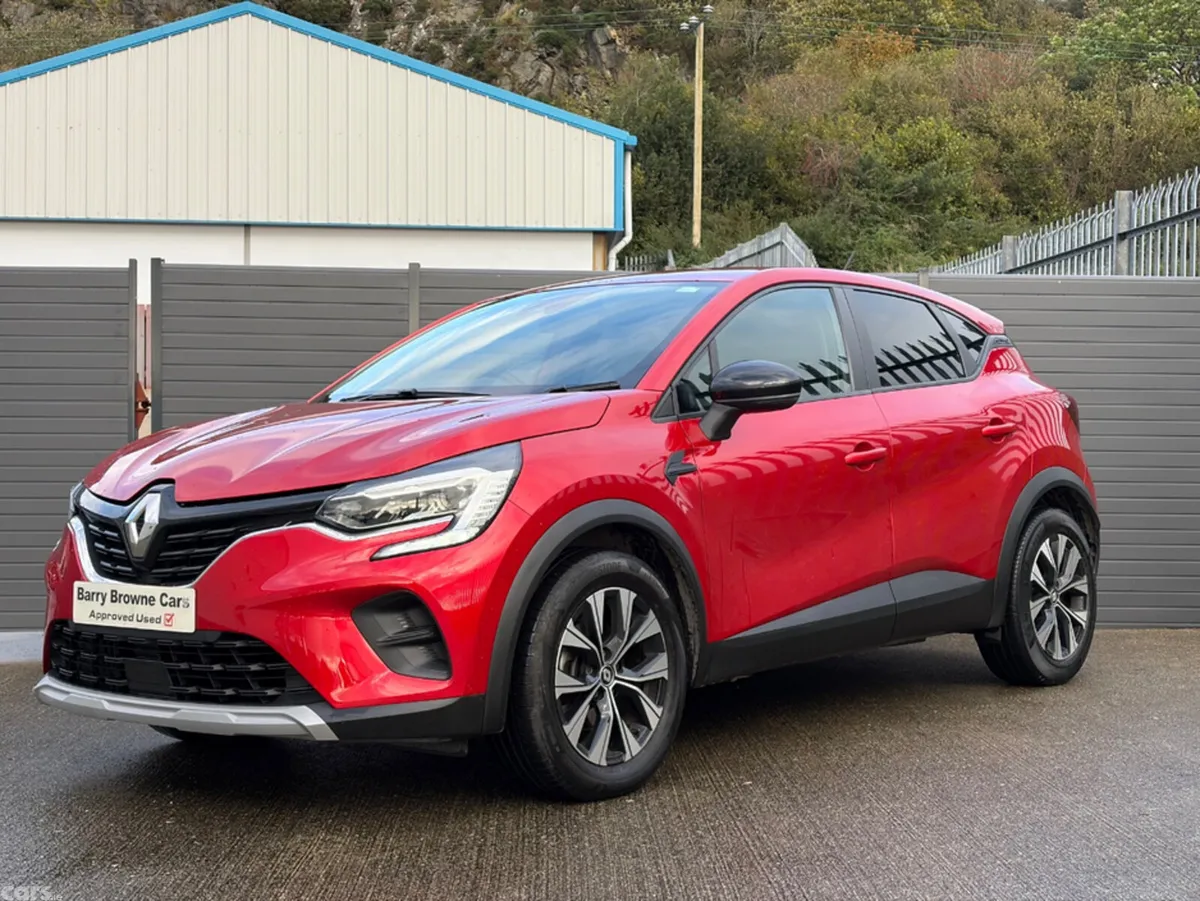 Renault Captur Hatchback, Petrol Hybrid, 2023, Red