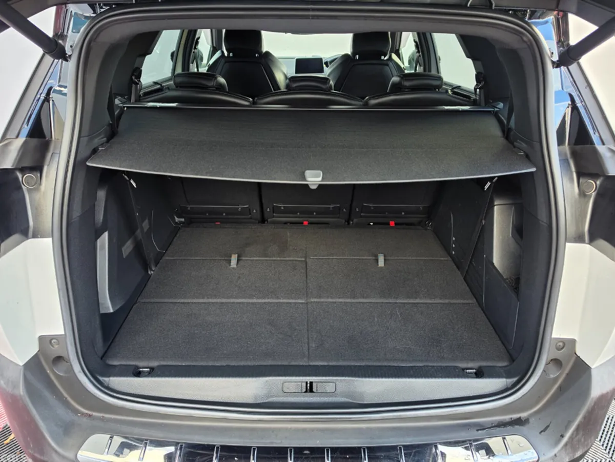 Peugeot 5008 MPV, Diesel, 2018, White