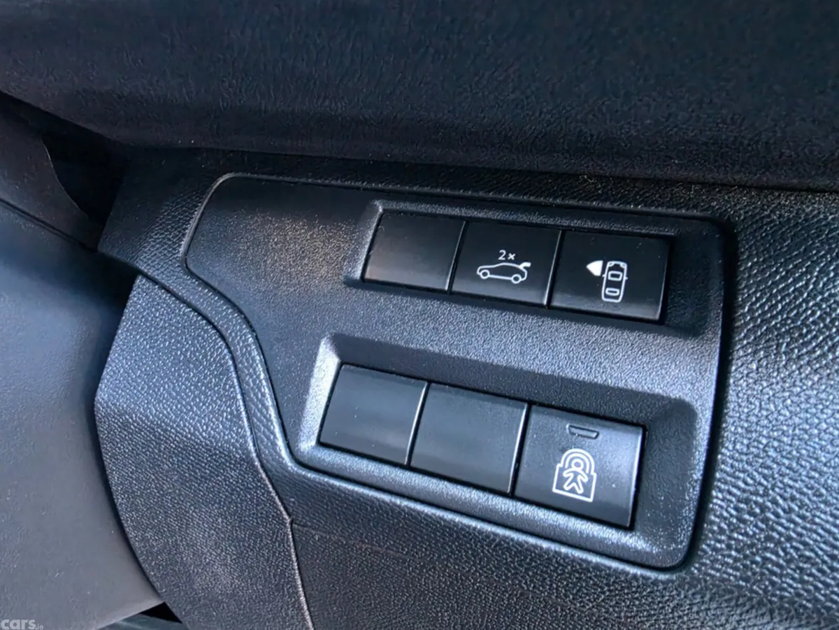Peugeot 5008 MPV, Diesel, 2018, White