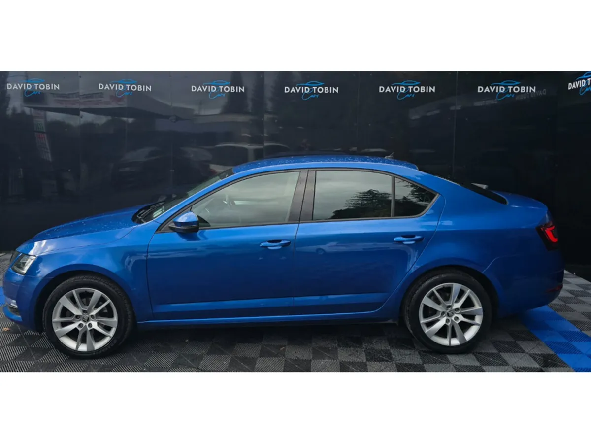 Skoda Octavia Hatchback, Diesel, 2020, Blue