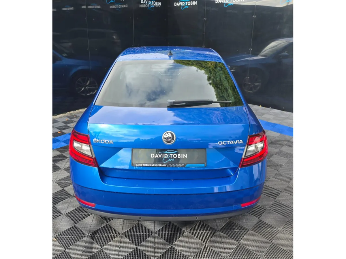 Skoda Octavia Hatchback, Diesel, 2020, Blue