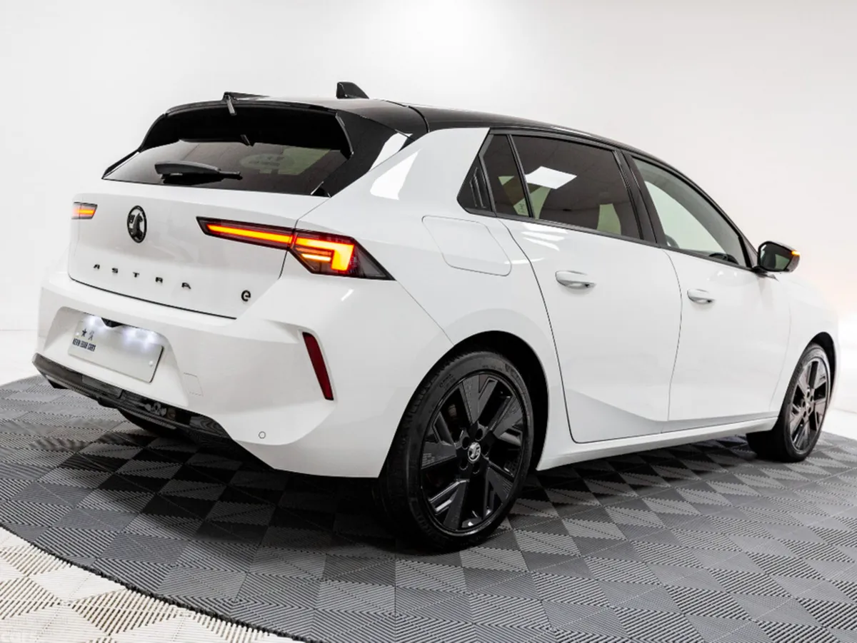 Opel Astra Hatchback, Electric, 2024, White
