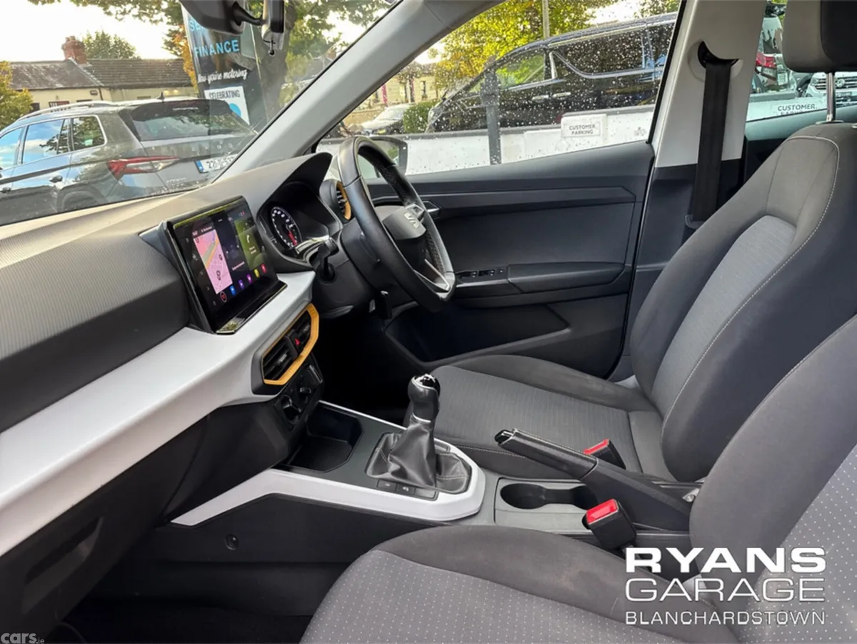 SEAT Arona Hatchback, Petrol, 2022, White