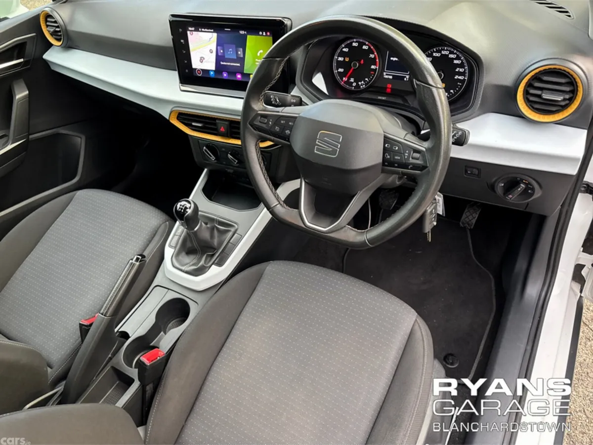 SEAT Arona Hatchback, Petrol, 2022, White