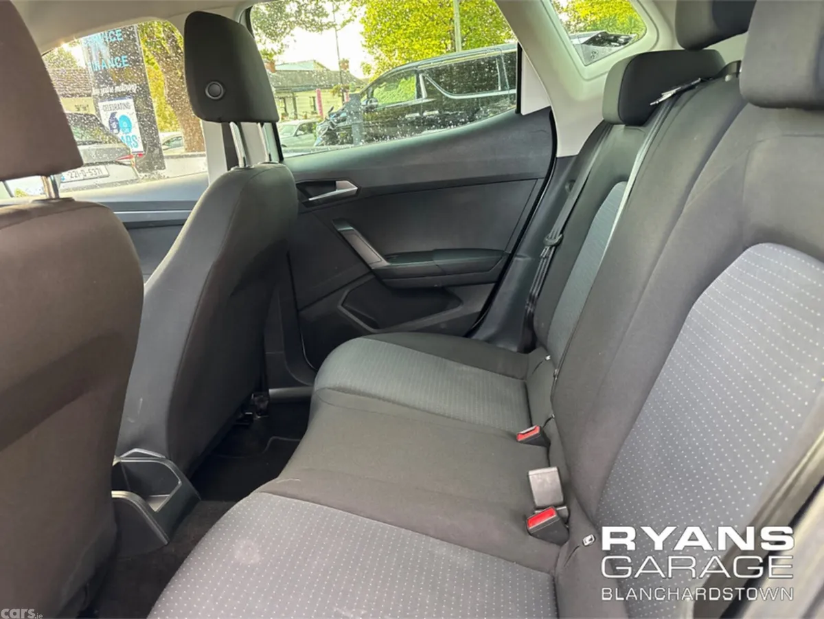 SEAT Arona Hatchback, Petrol, 2022, White