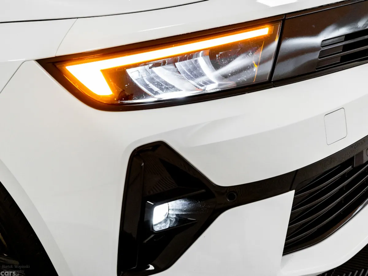 Opel Astra Hatchback, Electric, 2024, White