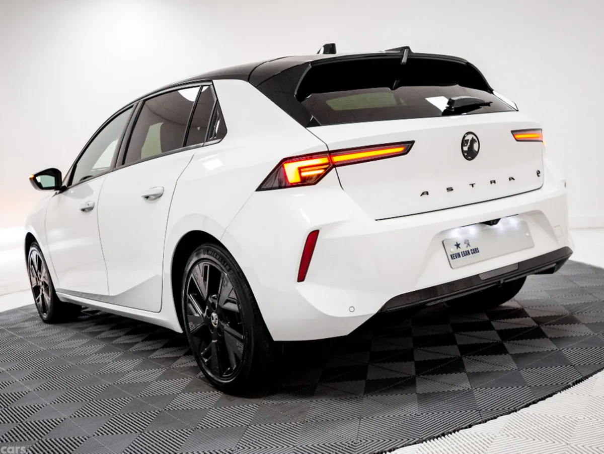 Opel Astra Hatchback, Electric, 2024, White