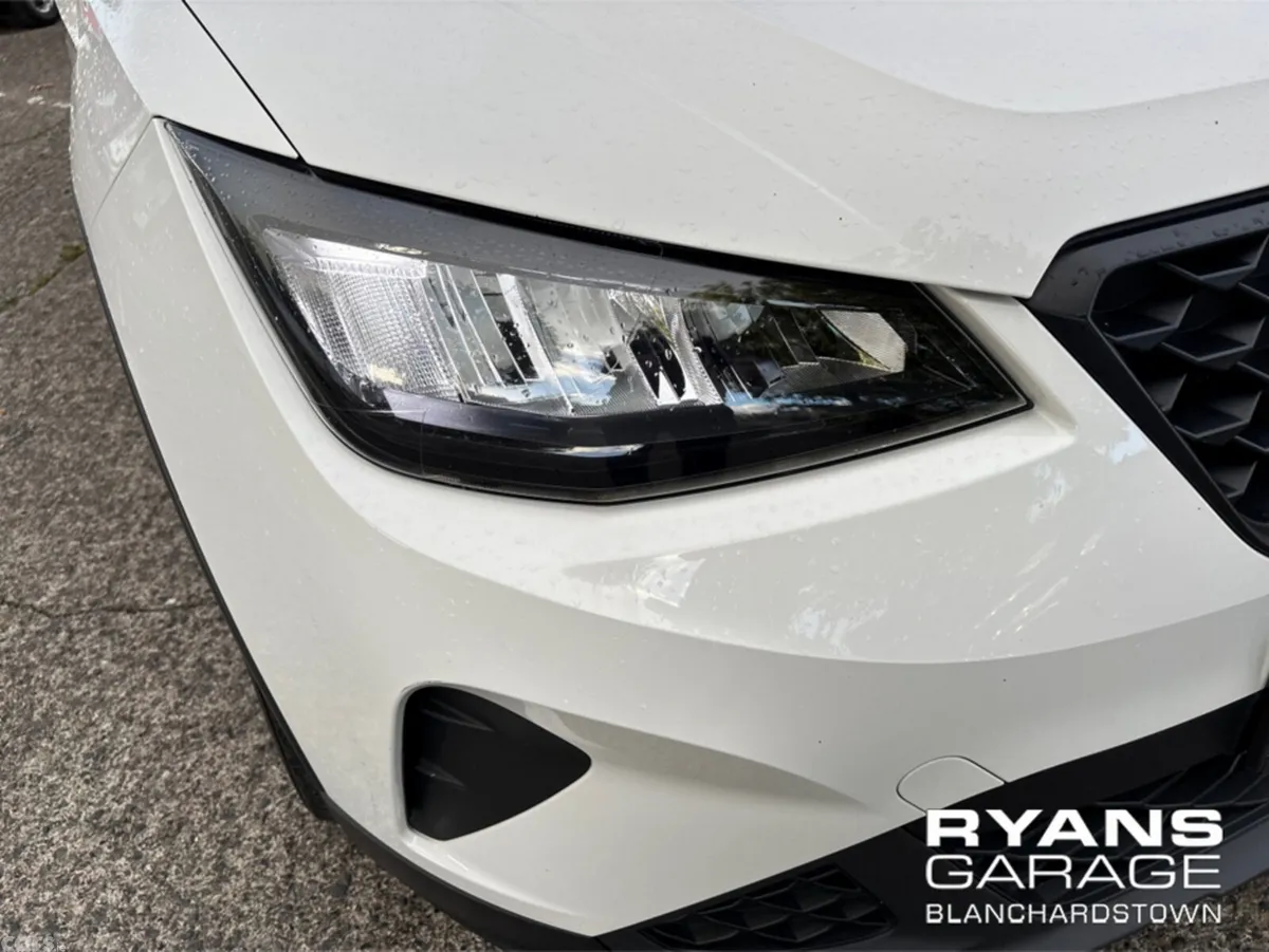 SEAT Arona Hatchback, Petrol, 2022, White