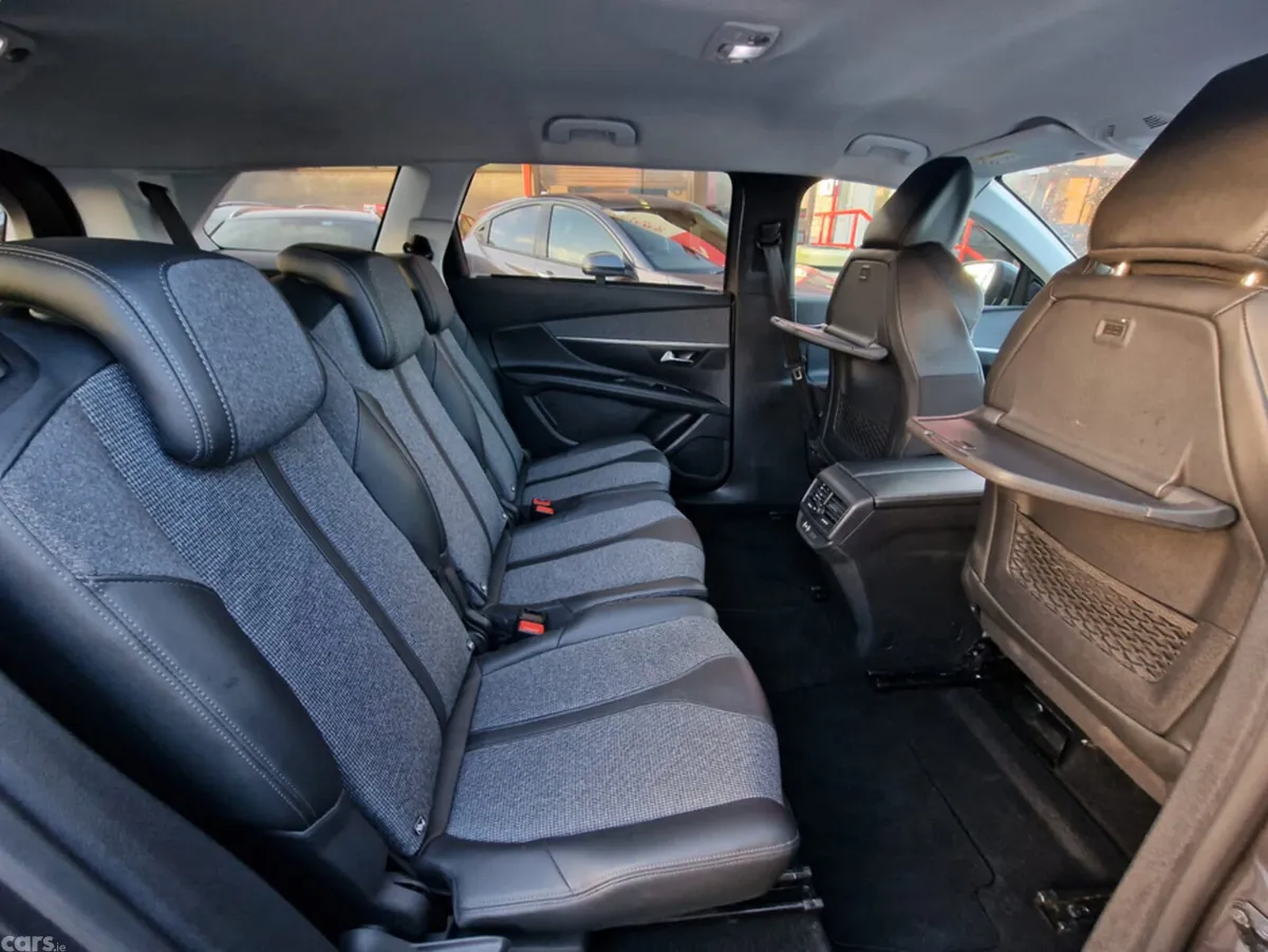 Peugeot 5008 MPV, Diesel, 2018, Grey