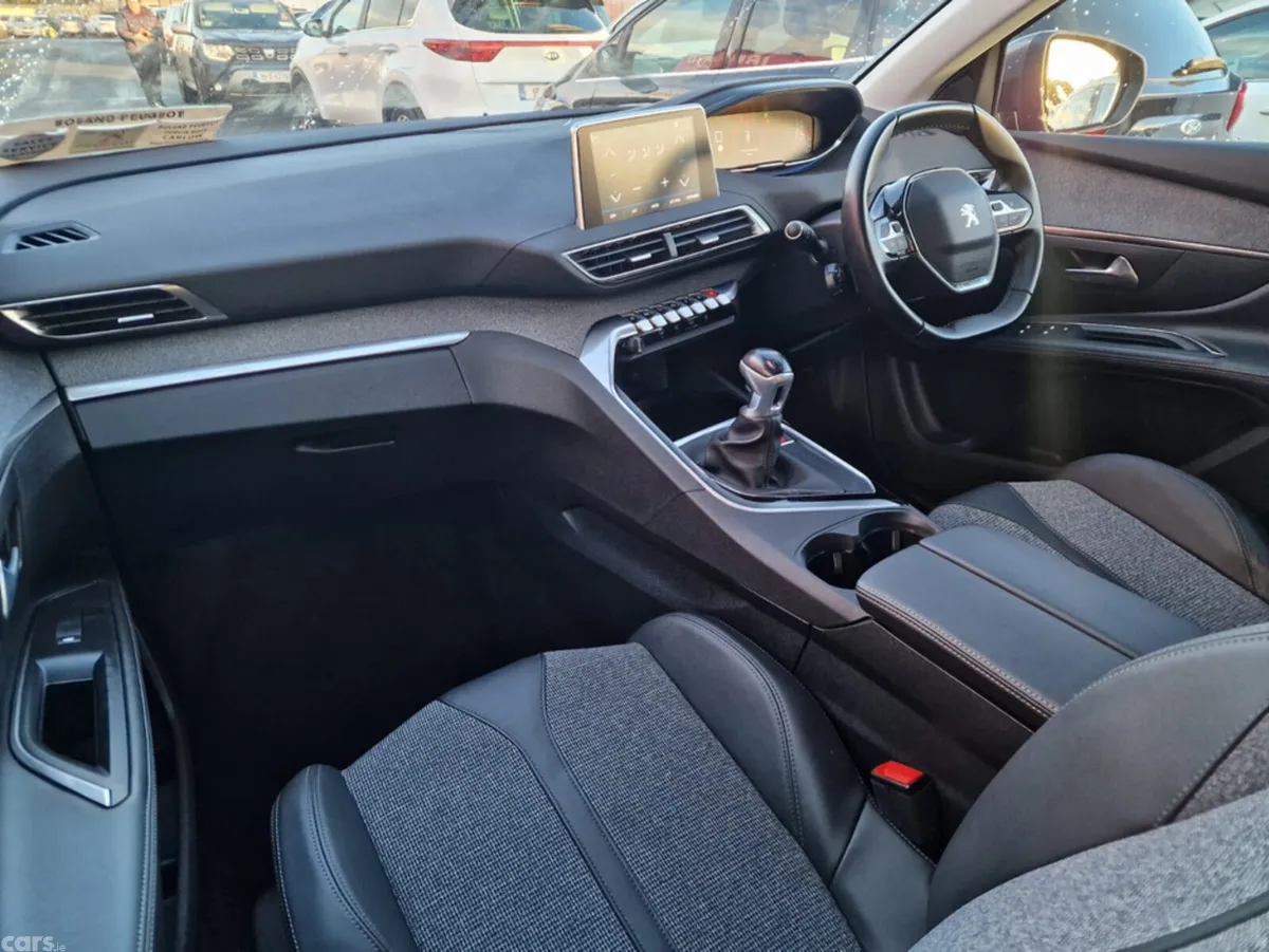 Peugeot 5008 MPV, Diesel, 2018, Grey
