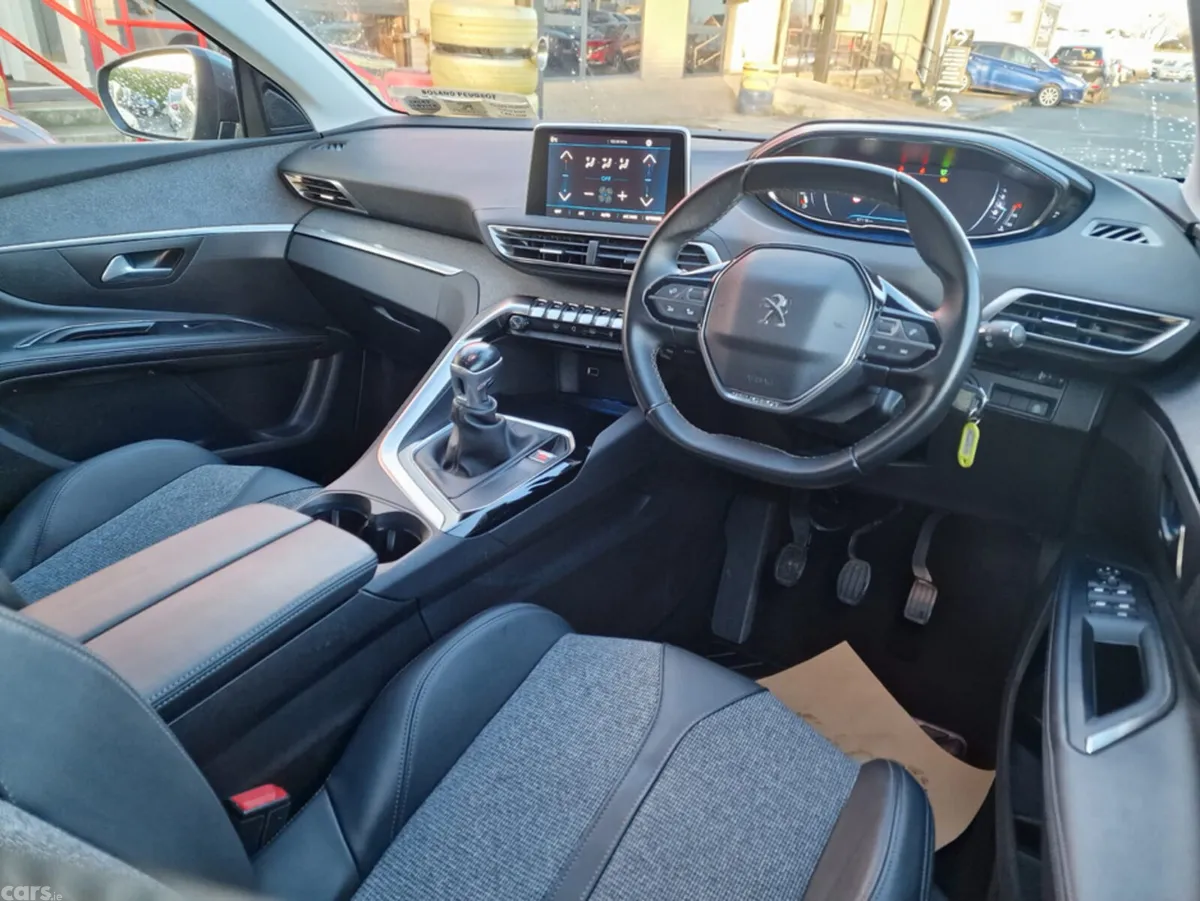Peugeot 5008 MPV, Diesel, 2018, Grey