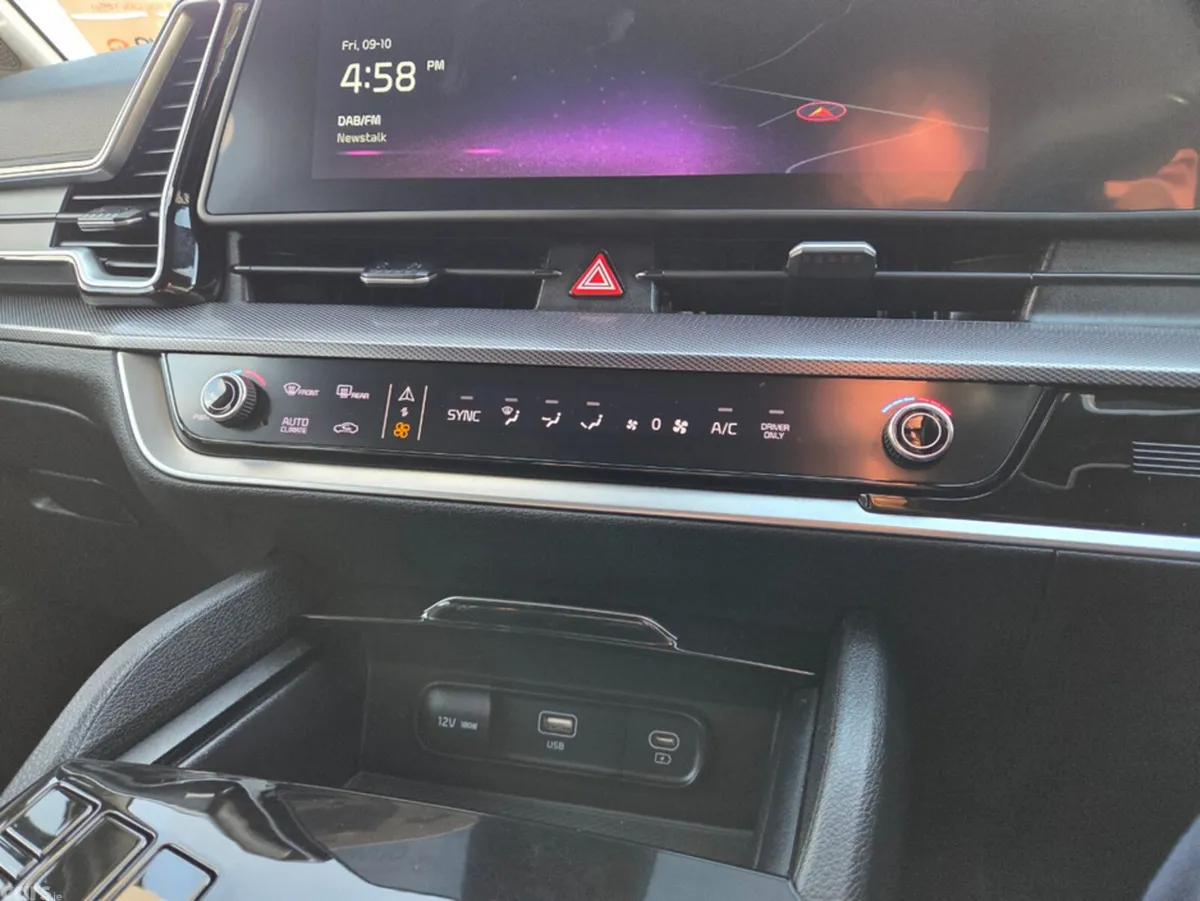 Kia Sportage Estate, Petrol Plug-in Hybrid, 2023, Grey