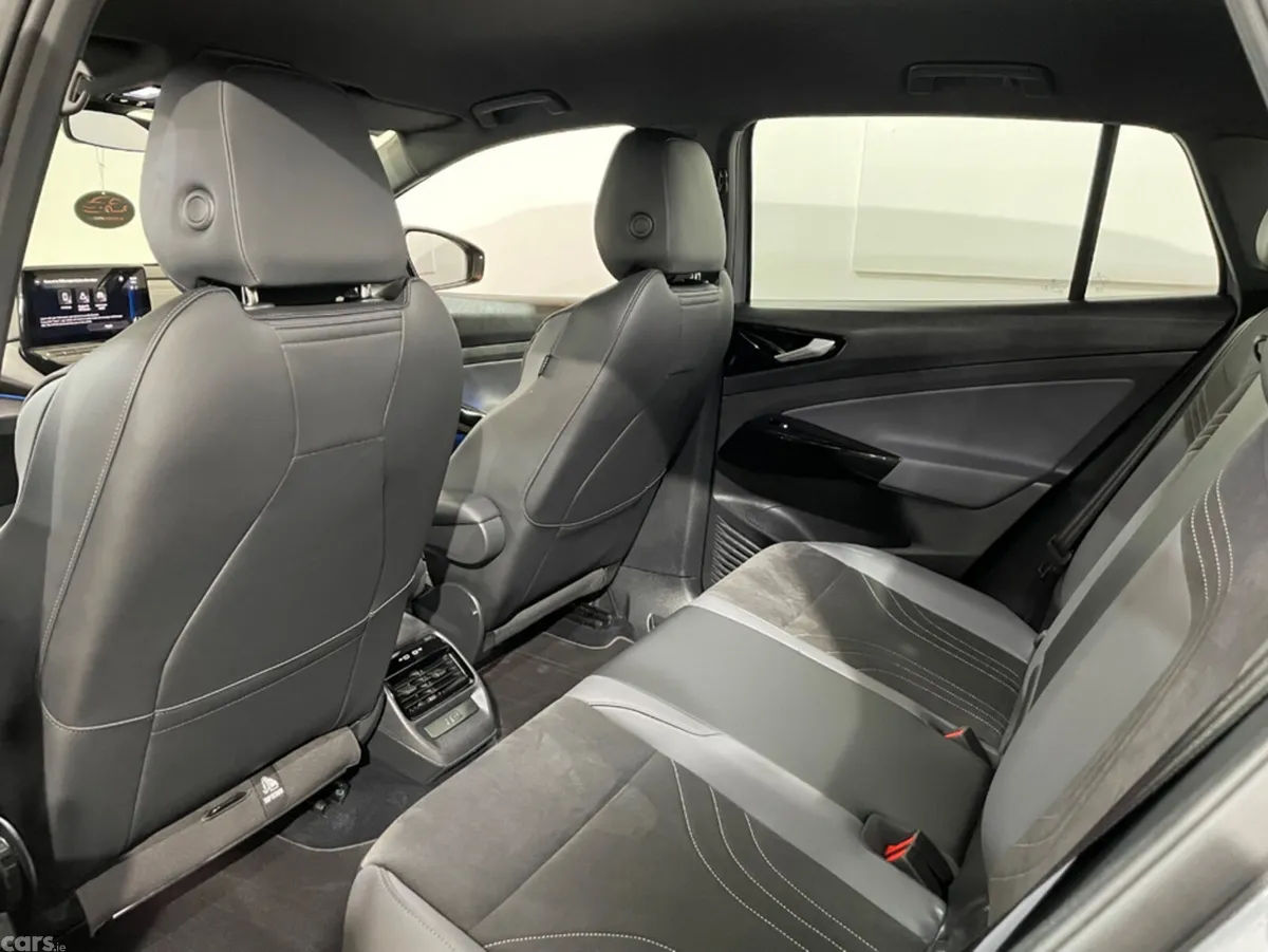Volkswagen ID.4 Estate, Electric, 2023, Grey