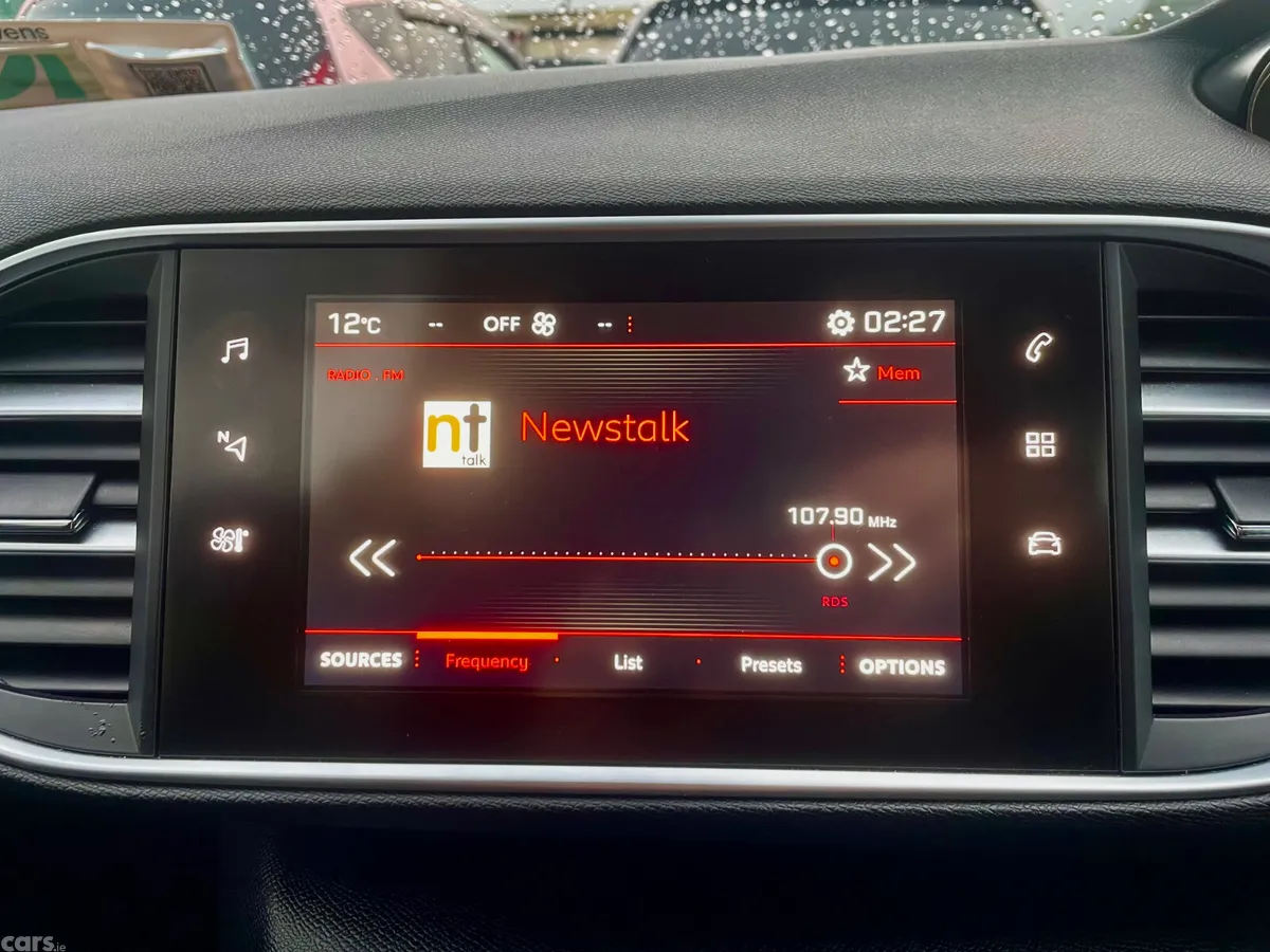 Peugeot 308 Hatchback, Petrol, 2018, White