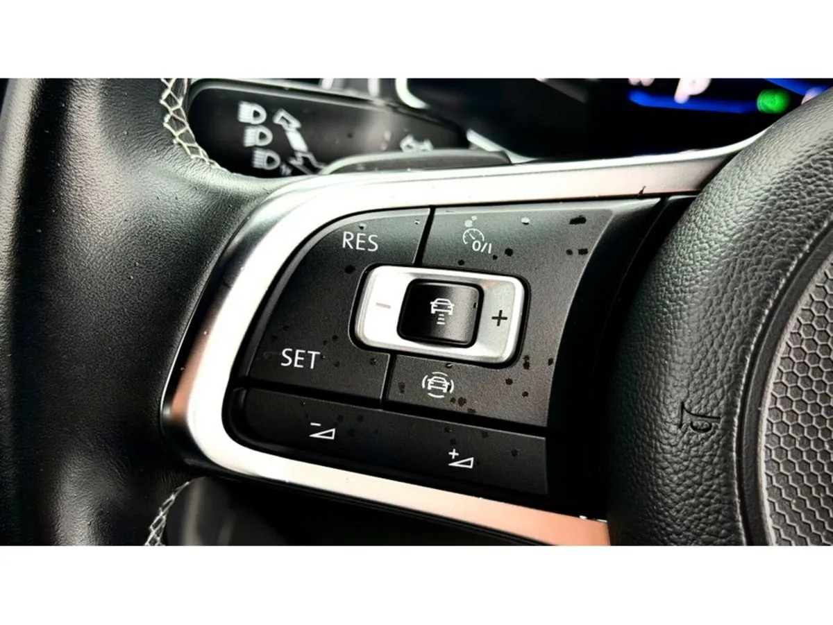 Volkswagen T-Roc SUV, Diesel, 2021, White