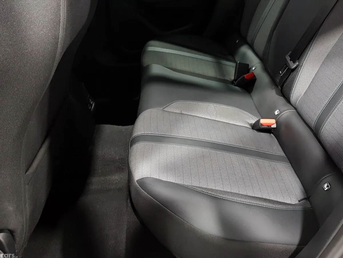 Peugeot 208 Hatchback, Diesel, 2023, Red