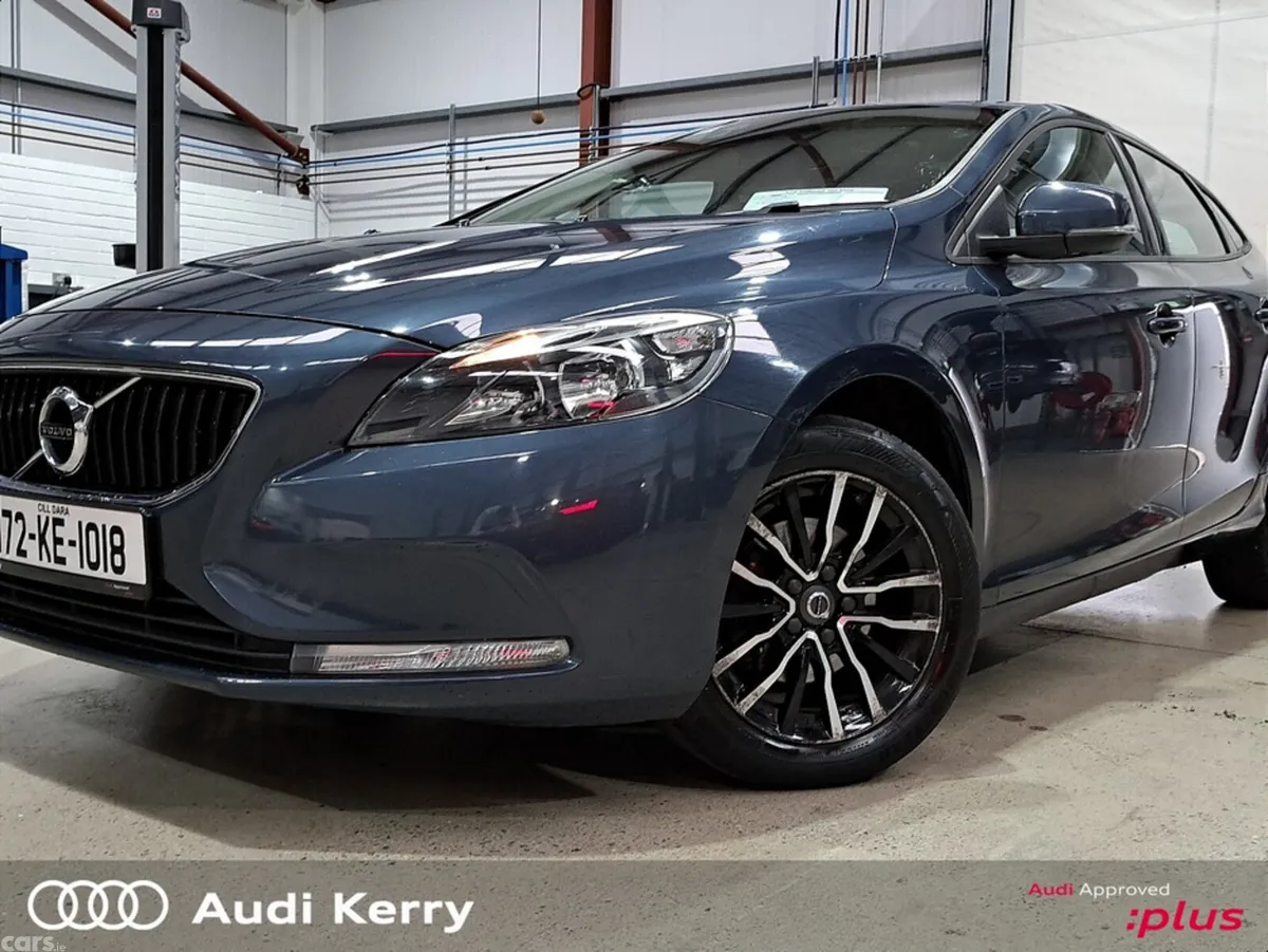 Volvo V40 Hatchback, Diesel, 2017, Blue