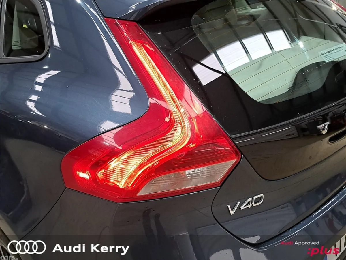 Volvo V40 Hatchback, Diesel, 2017, Blue
