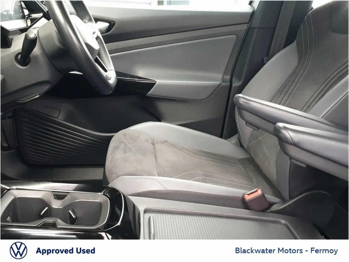 Volkswagen ID.4 Hatchback, Electric, 2023, Grey