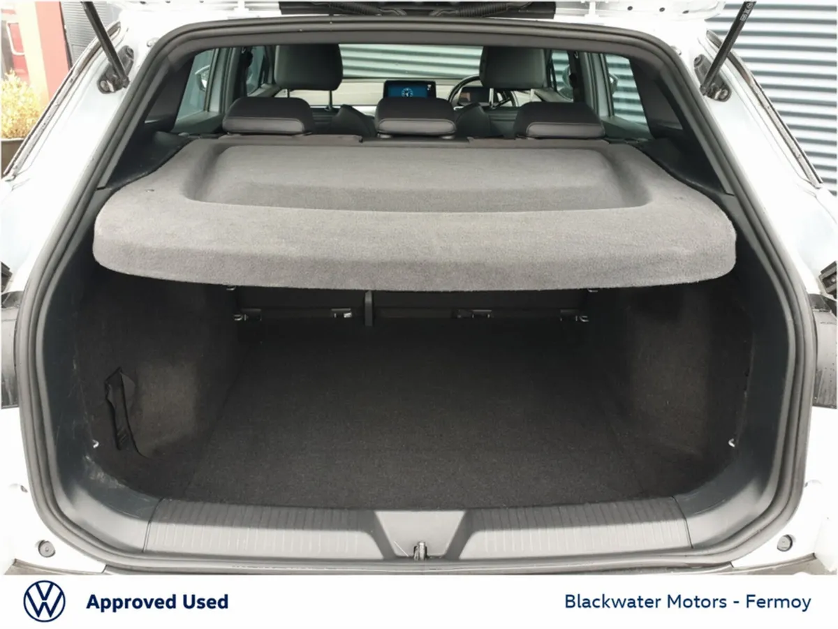 Volkswagen ID.4 Hatchback, Electric, 2023, Grey