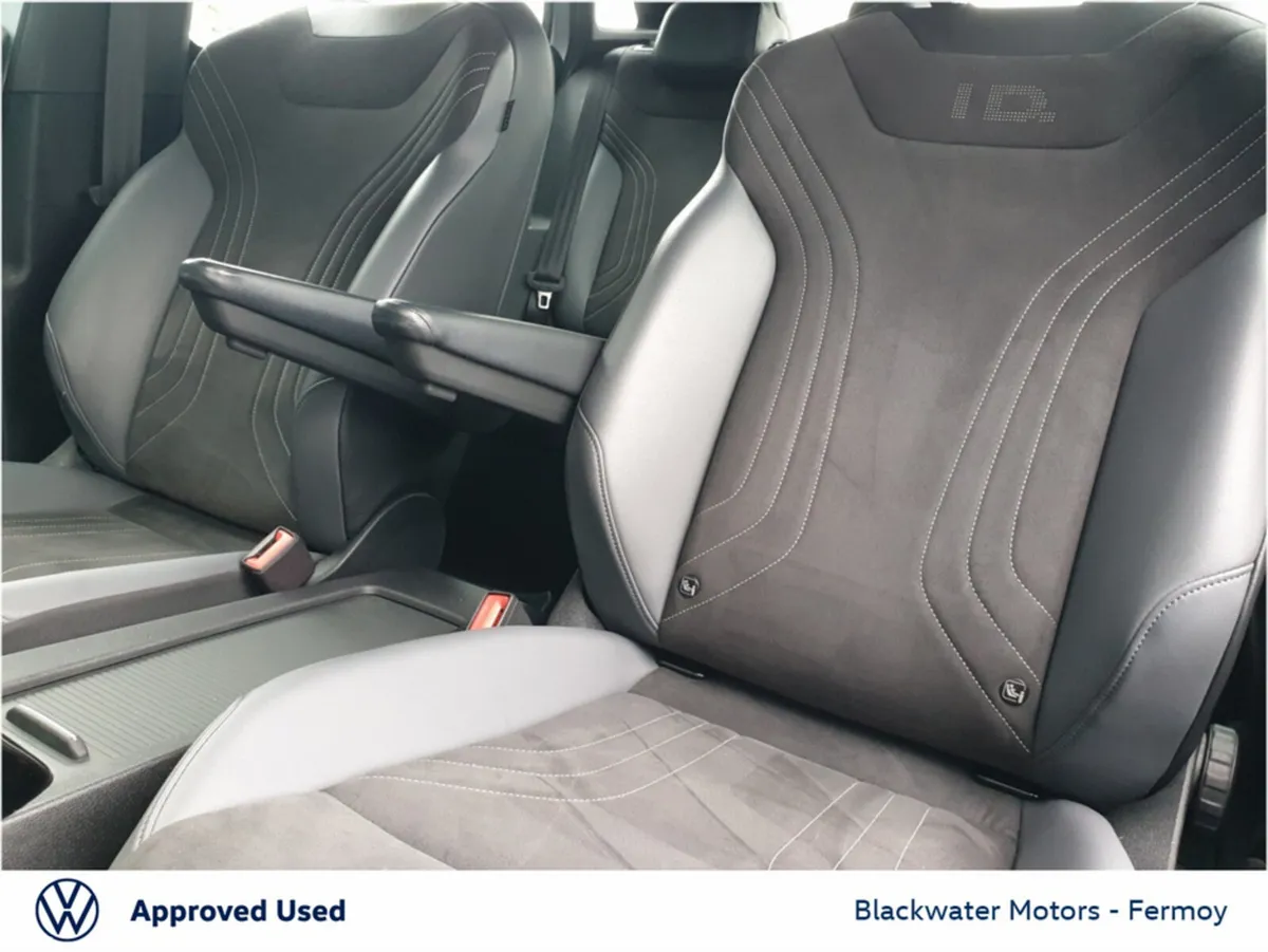 Volkswagen ID.4 Hatchback, Electric, 2023, Grey