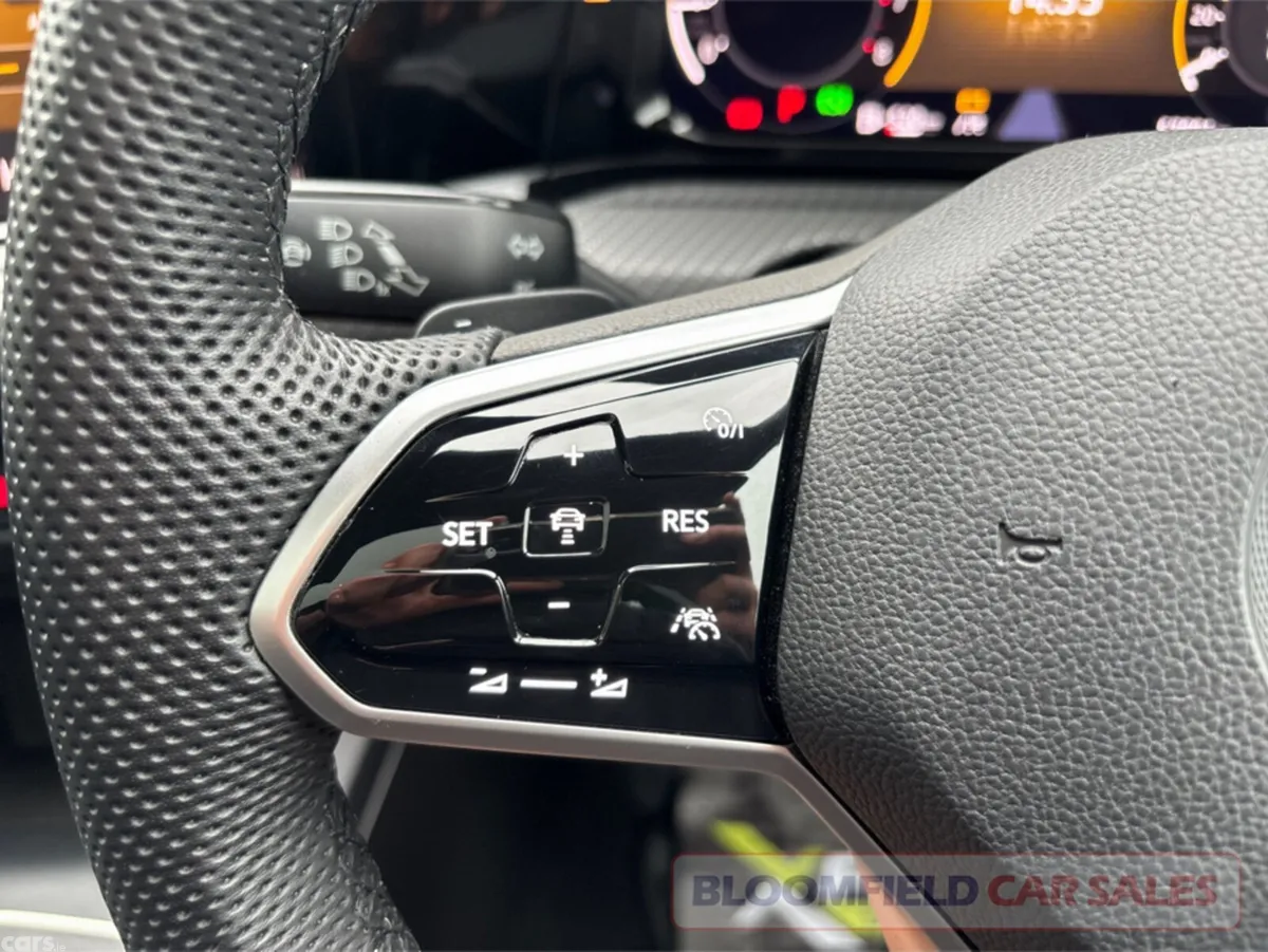 Volkswagen Golf Hatchback, Petrol Hybrid, 2021, Yellow