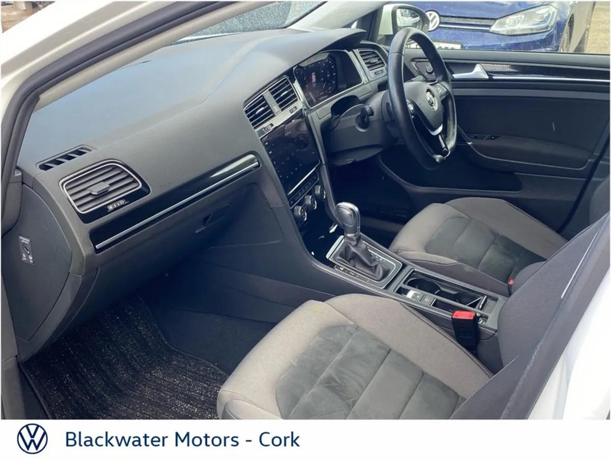 Volkswagen Golf Hatchback, Petrol, 2017, 