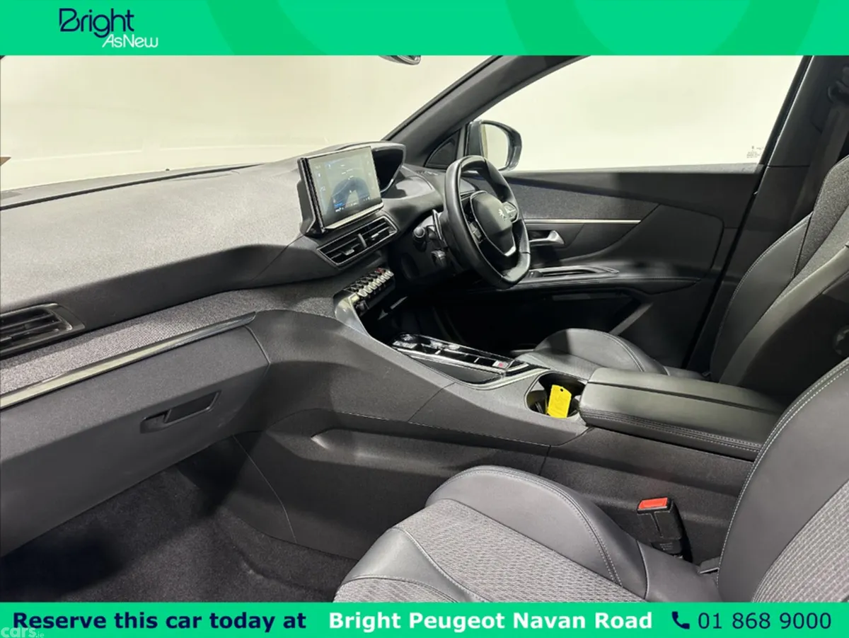Peugeot 5008 MPV, Diesel, 2023, Blue