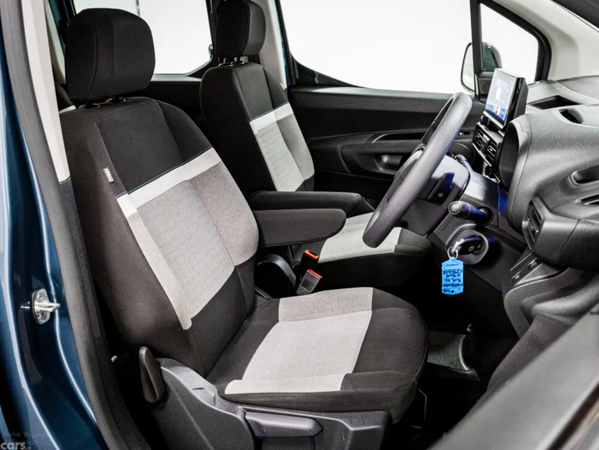 Citroen Berlingo Estate, Electric, 2025, Blue