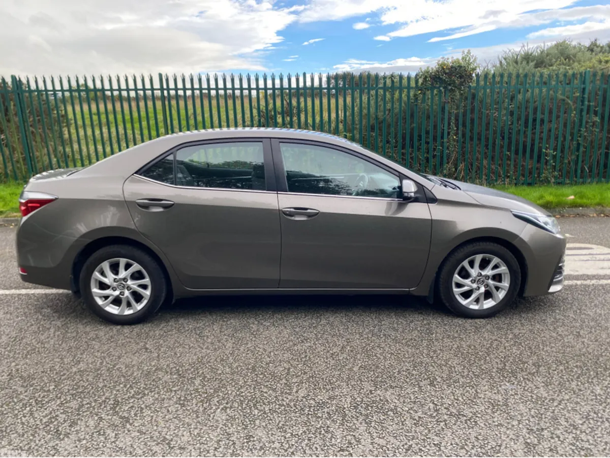 Toyota Corolla Saloon, Diesel, 2018, Grey