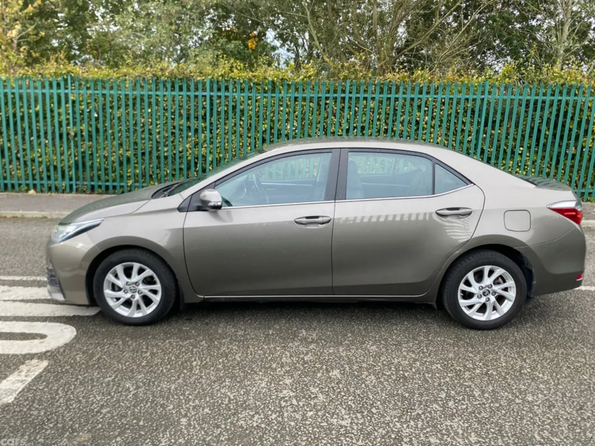 Toyota Corolla Saloon, Diesel, 2018, Grey