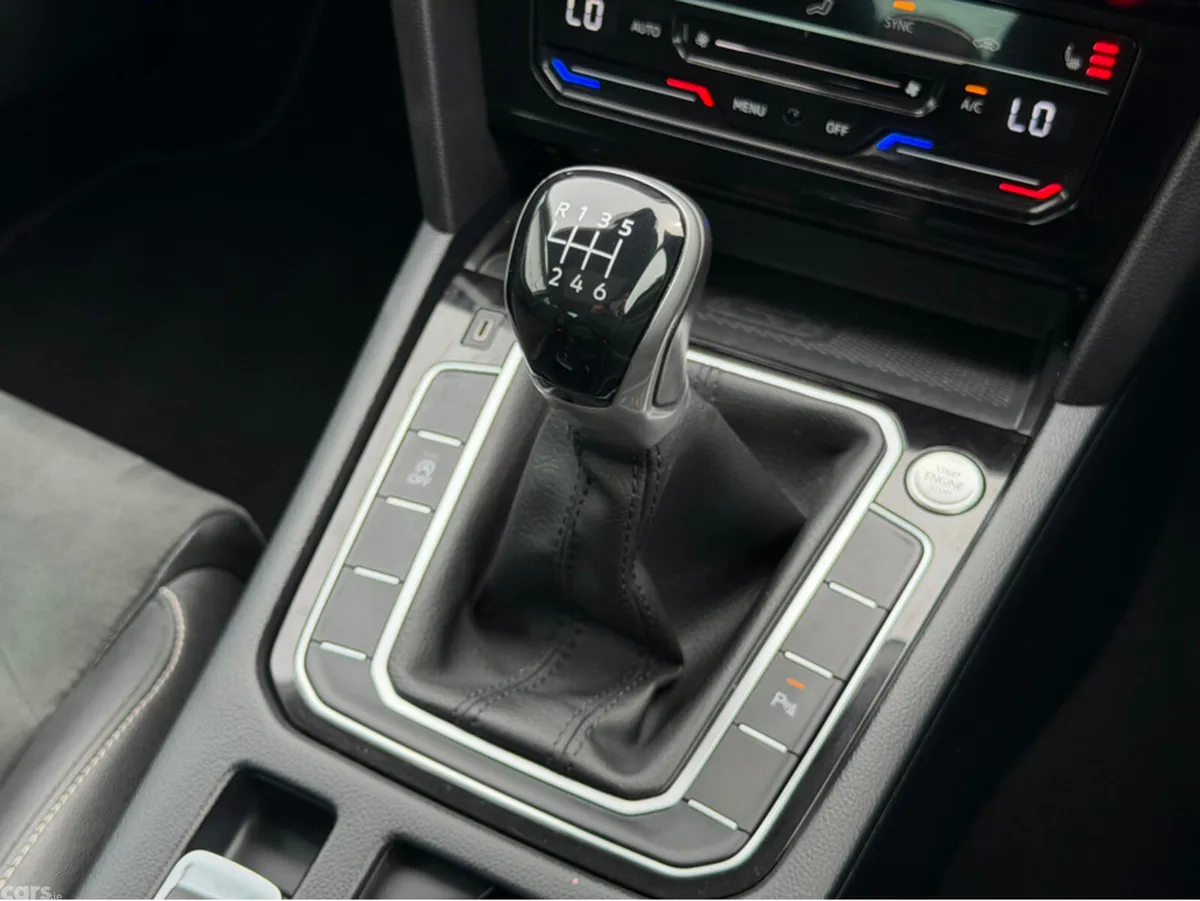 Volkswagen Passat Saloon, Diesel, 2022, White