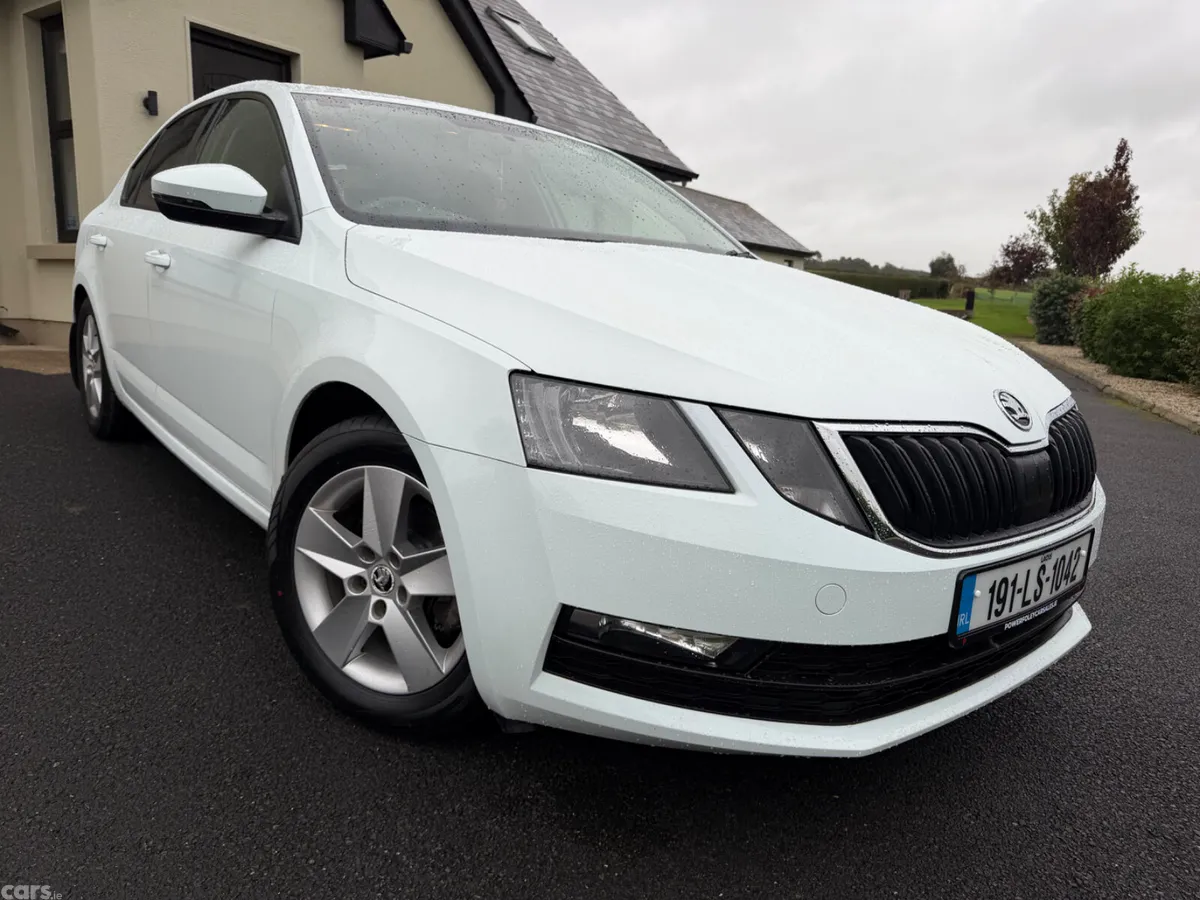 Skoda Octavia Saloon, Petrol, 2019, White