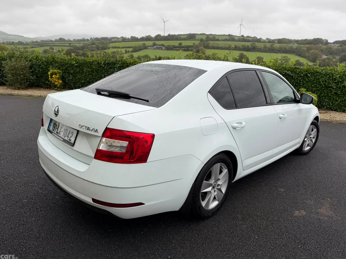 Skoda Octavia Saloon, Petrol, 2019, White