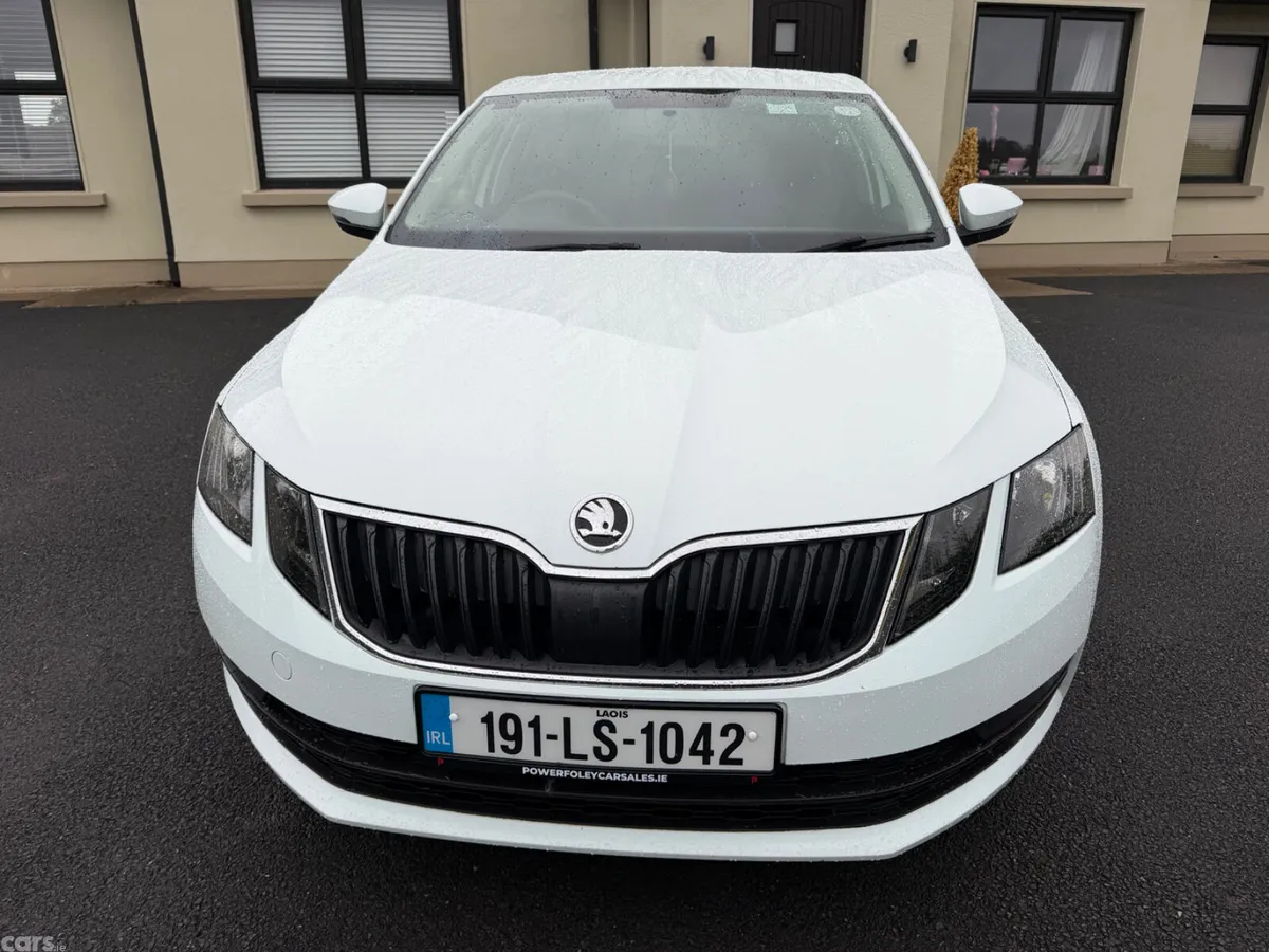 Skoda Octavia Saloon, Petrol, 2019, White