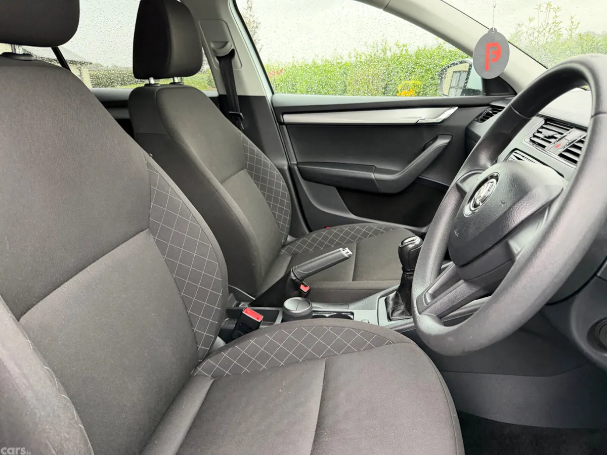 Skoda Octavia Saloon, Petrol, 2019, White