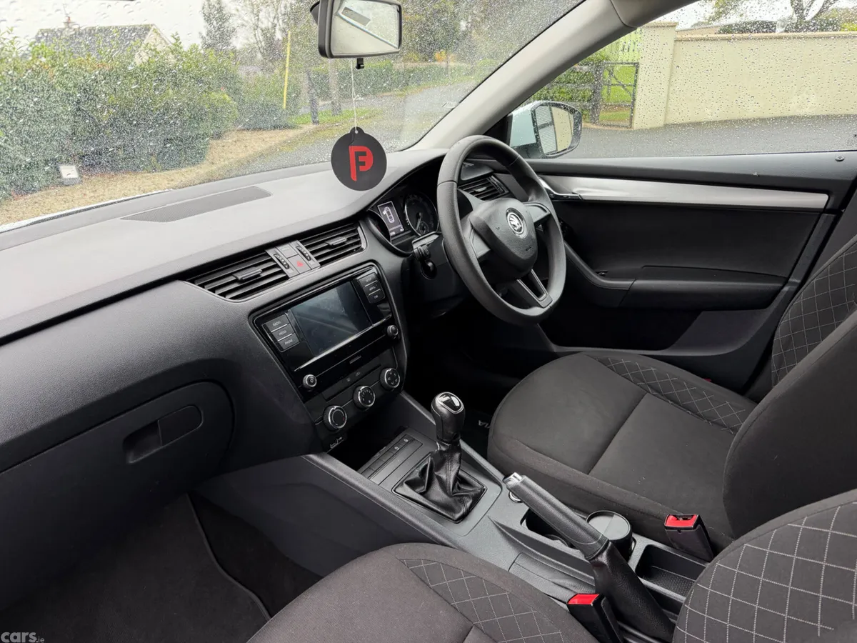 Skoda Octavia Saloon, Petrol, 2019, White
