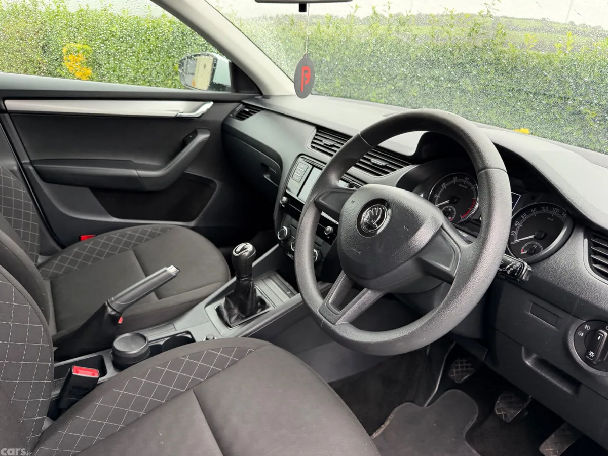 Skoda Octavia Saloon, Petrol, 2019, White